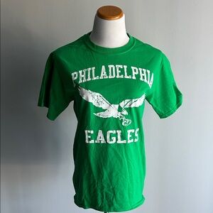 Philadelphia Eagles Green Kelce #62 T-Shirt SP T is in very good condition